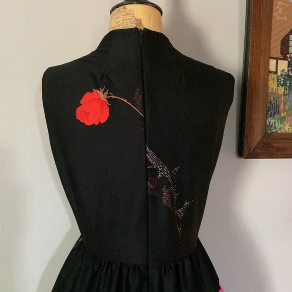 Vintage 1970s Cheosang style fitted stretchy sleeveless maxi dress with back zip - Picture 6 of 10